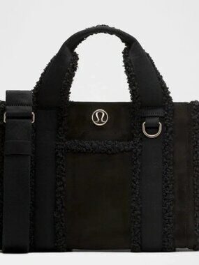 Lululemon Large Boxy Tote Faux Shearling Trim CLR: BLK